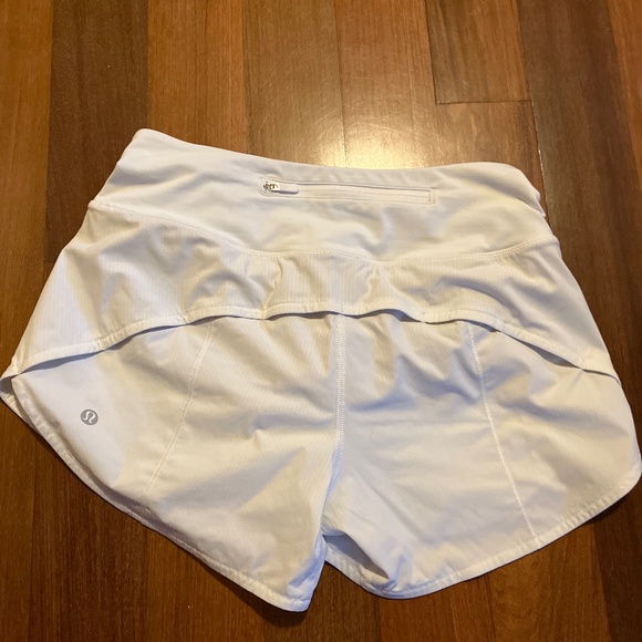 white lululemon speed up shorts size 4 4” - Picture 1 of 4